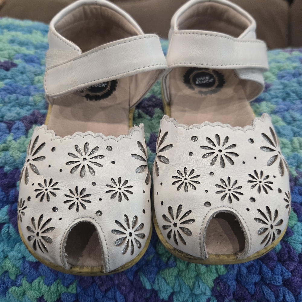 Livie & Luca White Floral Laser-Cut Sandals Little Girls Size 8.